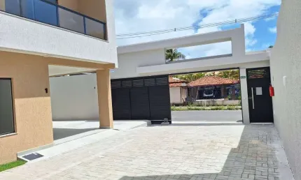 Linda casa nova de 4 suítes ao lado de Vilas do Atlântico.
