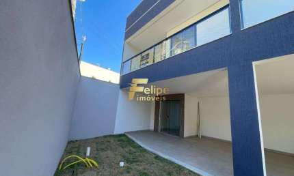 CASA DUPLEX LOCALIZADA A 500 METROS DA PRAIA - SANTA MÔNICA / ES
