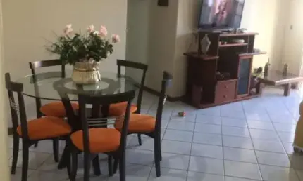 ÓTIMO APARTAMENTO NO CENTRO DE GUARAPARI COM PORTEIRA FECHADA