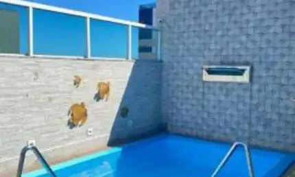 EXCELENTE OPORTUNIDADE! Cobertura duplex com vista para o mar, nada quadra da Praia de Itaparica.