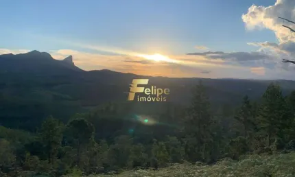 Tenha sua chácara em Pedra Azul com vista permanente para Pedra do Lagarto.