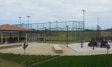 EXCELENTE TERRENO EM CONDOMINIO FECHADO COM ÁREA DE LAZER COMPLETA
