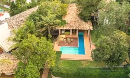 Vende Casa Duplex em Condomínio de Luxo em Guarapari, situado no condomínio mais exclusivo do Estado!!