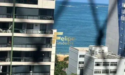 Este AMPLO E CONFORTÁVEL apartamento de 130,00 m2 de área está localizado no coração da cidade.