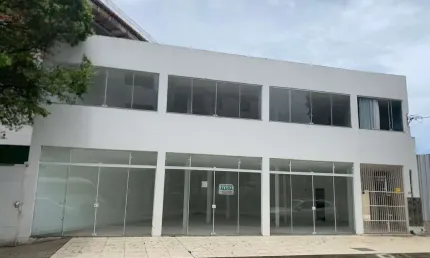 LOJA EM ANDAR SUPERIOR EM MUQUIÇABA PARA FINS COMERCIAIS.