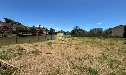 Viva a tranquilidade em uma área com 1.200 metros quadrados em Nova Guarapari, com frente para a lagoa, escriturado e registrado!