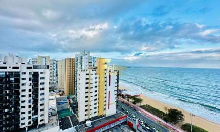Prepare-se para conhecer sua casa suspensa, são 345 m2 de muito charme com vista para o MAR.