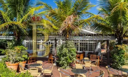 Casa comercial à venda na praia do estaleiro, balneário camboriú  por r$ 15.000.000