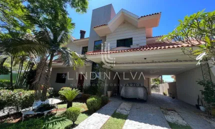 Sobrado mobiliado no Condomínio Village Iguaçu, com 3 suítes e área gourmet com piscina
