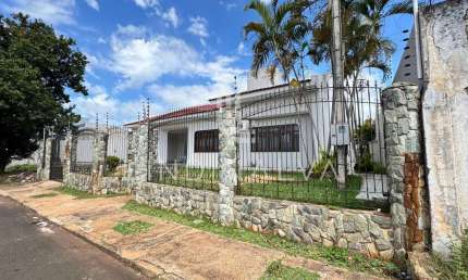 Linda casa no Beverly Falls Park - próximo ao Ginásio Costa Cavalcanti
