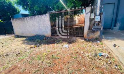 Casa com 2 quartos e amplo quintal no Jardim Evangélico, próxima a Itaipu