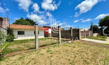 Casa com 3 quartos e edícula à venda no Jardim Ipê, apta para financiamento