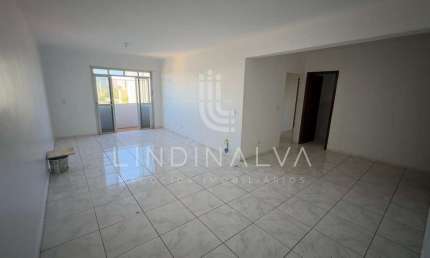 Apartamento espaçoso para locação no Edifício Pietro Ângelo, no Centro