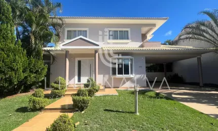 Sobrado mobiliado no Condomínio Crisálidas com 3 suítes, área gourmet e piscina