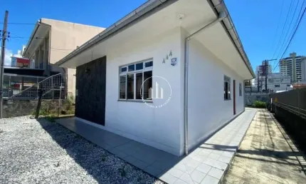 Casa com 3 quartos à venda na Rua Charles Ferrari, 444, Kobrasol, São José