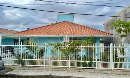 Casa com 3 quartos à venda na Regina Terezinha Silveira, 616, Centro, São José