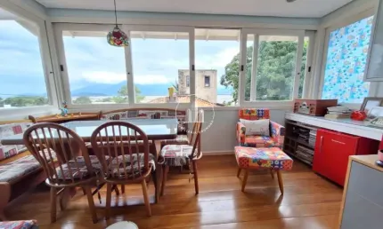Casa 3 Quartos com 1 Suíte e 241m² - Ponta de Baixo - JMS