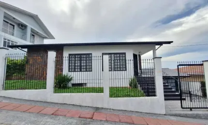 Casa com 4 quartos à venda na Rua Waldir Tolentino Rosar, 23, Centro, São José