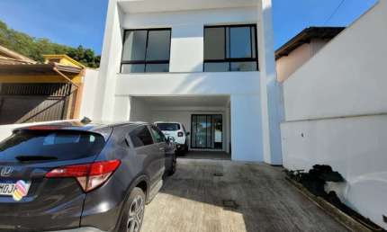 Sobrado Geminado 2 Quartos com 2 Suítes - Ponta de Baixo