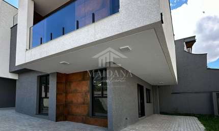 Sobrado Triplex Novo com 03 dormitórios sendo 01 suíte à Venda, Uberaba, Curitiba, PR