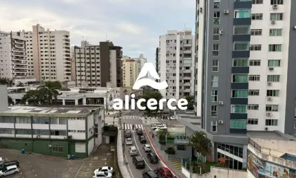Apartamento à venda com 3 quartos 1 suíte, 122m² em Centro Florianópolis
