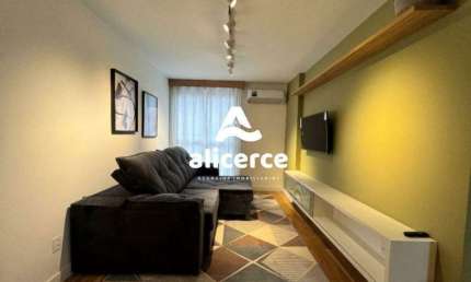 Apartamento de dois 2 dormitórios totalmente Mobiiado no Centro de Florianópolis /SC