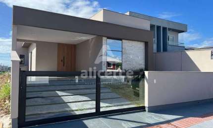 Casa de excelente padrão ,proximo a BR - 101 - PALHOÇA