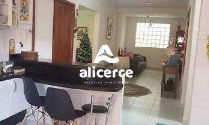 Casa à venda com 3 quartos 1 suíte, 243m² em Córrego Grande Florianópolis