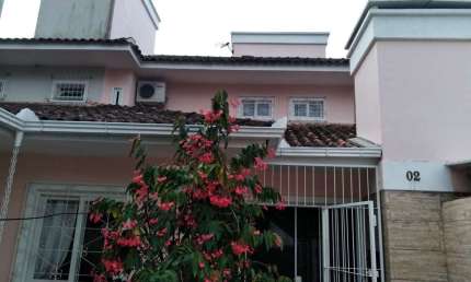 Sobrado à venda com 3 quartos 1 suíte, 70m² em Forquilhas São José