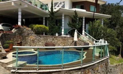 Casa de Alto Luxo à Venda no Condomínio Bosque das Mansões – São José/SC