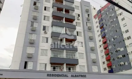 Apartamento à venda com 3 quartos 1 suíte, 98m² em Centro Palhoça