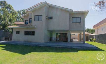 Casa com amplo quintal, 580m2 de area construida. Montada, decorada em Interlagos-VV