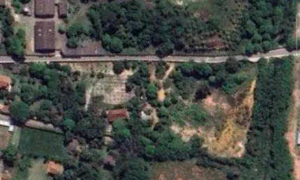 Terreno com 12.000m2, plano, murado e escriturado as magens da Rodovia do Sol