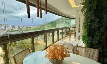 Luxuoso apartamento de 3 quartos, transformado em 2, com uma vista deslumbrante para o Convento da Penha, no Parque das Catanheiras!