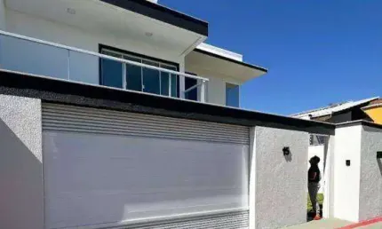 Casa Alto Padrão 3 suítes a  uma quadra do mar de Interlagos!!!