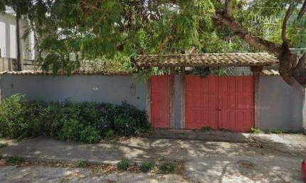 03 quartos, sala, cozinha, varanda - Terreno 360,00m2. Churrasqueira, jardim de inverno e Edícula (casa do caseiro).