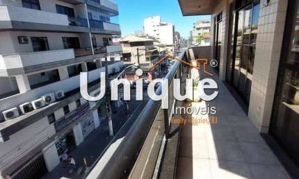 Apartamento no centro, próximo a praia do Forte à venda por R$ 750.000,00.