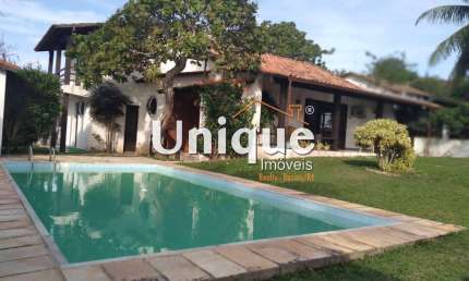 Casa linear com amplo terreno e vista para a lagoa!