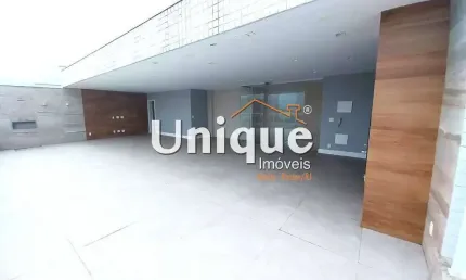 Cobertura duplex à 100 metros da Praia do Forte, disponível para venda.
