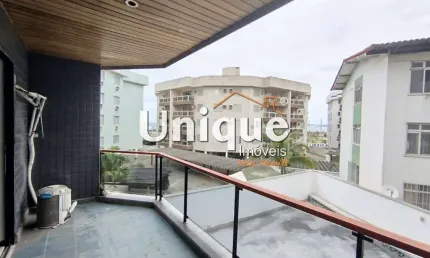 Apartamento, 3 quartos na quadra da Praia do Forte, à venda por R$ 890 mil.
