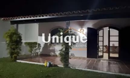 Casa próximo a Lagoa com dois quartos, à venda por R$ 410.000,00.