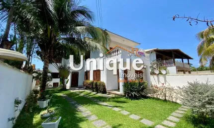 Casa estilo europeu com 5 quartos: localizada a 200m da praia do foguete!