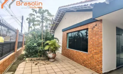 Casa 3 dormitórios sendo uma suíte lote inteiro em Mongaguá...