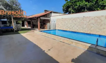 Casa lado praia, lote inteiro com Piscina, churrasqueira e forno de pizza - Mongaguá