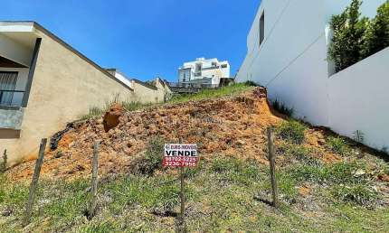 Terreno à venda na Rua Professor Villas Bouçada, Santos Dumont, Juiz de Fora
