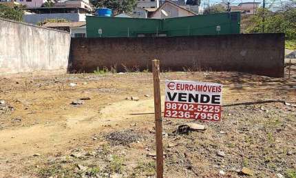 Terreno à venda na Rua Apiacás, Parque Guarua, Juiz de Fora