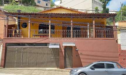 Casa com 3 quartos à venda na Rua Antônio Passarela, São Mateus, Juiz de Fora