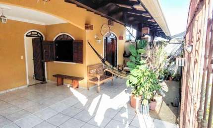 Casa com 3 quartos à venda na Rua Belozzi, Parque Independência III, Juiz de Fora