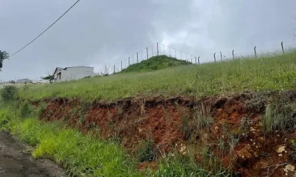 Terreno à venda no São Pedro, Juiz de Fora 