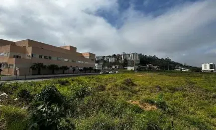 Terreno à venda no São Pedro, Juiz de Fora 